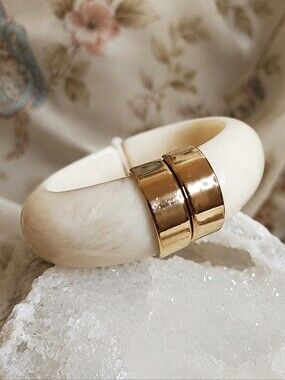 Pink Linen Brand Ivory Cream Marbled Lucite Gold Tone Hinged Bangle Bracelet NWT